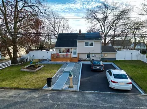 18 Satinwood St, Central Islip, NY 11722