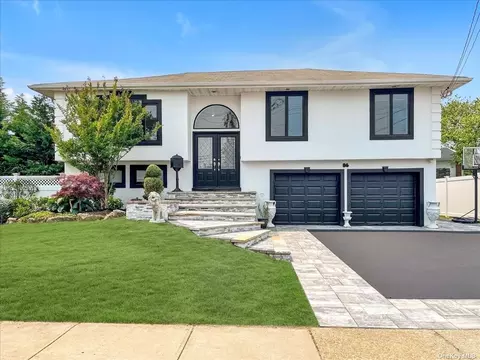 86 S Bay Ave, Massapequa, NY 11758