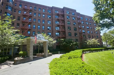 84-01 Main St #702, Briarwood, NY 11435