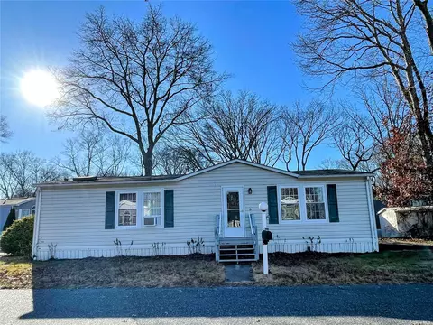 1661 Old Country Rd #68, Riverhead, NY 11901