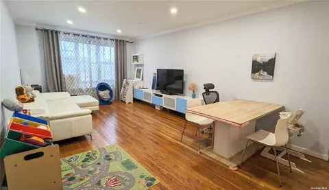 46 Grace Ave #3L, Great Neck, NY 11021