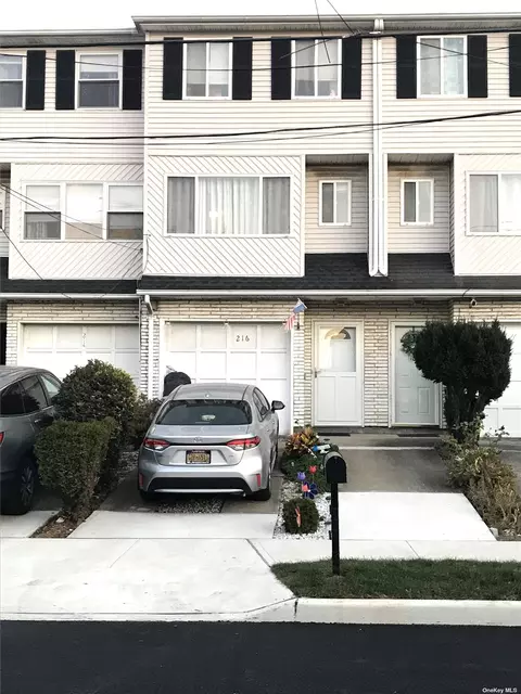 216 Hett Ave, Staten Island, NY 10306