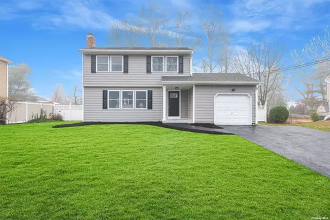 19 Woodbury Rd, Hauppauge, NY 11788