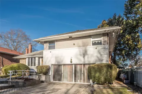 47 Cedar Rd, Westbury, NY 11590