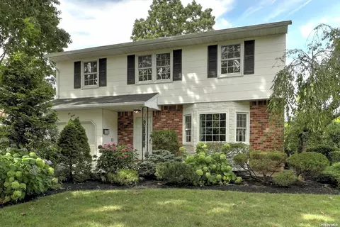 638 Ocean Ave, Massapequa, NY 11758