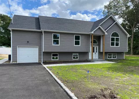 49 Carlin Dr, Mastic, NY 11950
