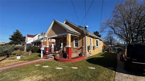 817 Davis Ave, Uniondale, NY 11553