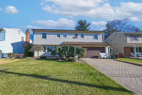 2466 Kayron Ln, North Bellmore, NY 11710
