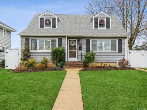 1825 Stuyvesant Ave, Merrick, NY 11566