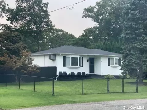 6 Dressel Dr, Mastic, NY 11950