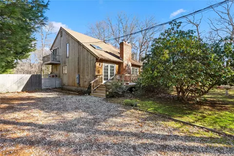 37 Chapel Ln, East Hampton, NY 11937