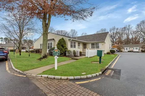 100 Revere Dr #100, Sayville, NY 11782