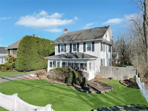 11 Atlantic Ave, East Moriches, NY 11940