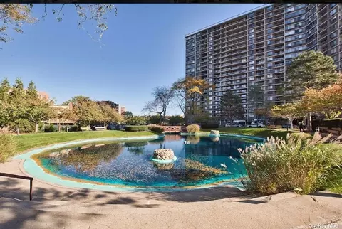 2 Bay Club Dr #6E, Bayside, NY 11360