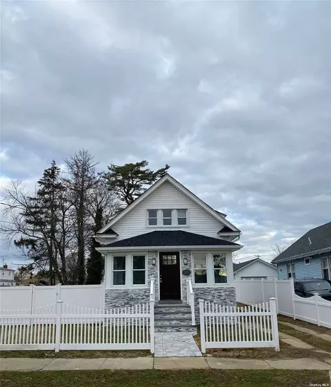 191 Colonial Ave, Freeport, NY 11520