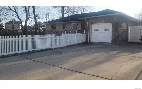 980 Candlewood Rd, Bay Shore, NY 11706