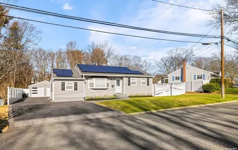29 W Haven Dr, East Northport, NY 11731