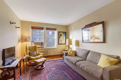 4825 43rd St #5F, Woodside, NY 11377