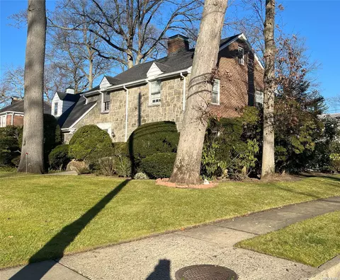 50 Maryland Ave, Freeport, NY 11520