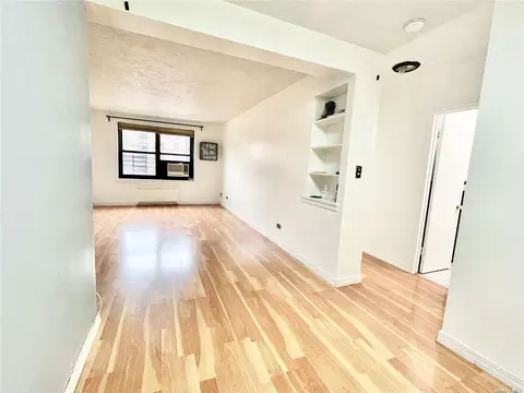 73-62 Bell Blvd #3P, Oakland Gardens, NY 11364