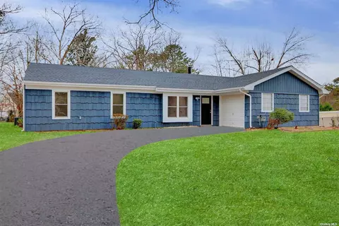 826 Old Town Rd, Selden, NY 11784