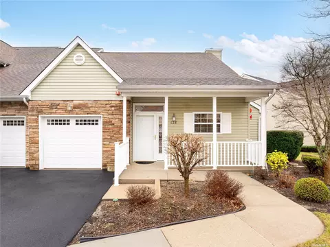 128 Pond Cir #128, Mount Sinai, NY 11766