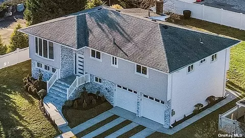 196 W End Ave, Massapequa, NY 11758