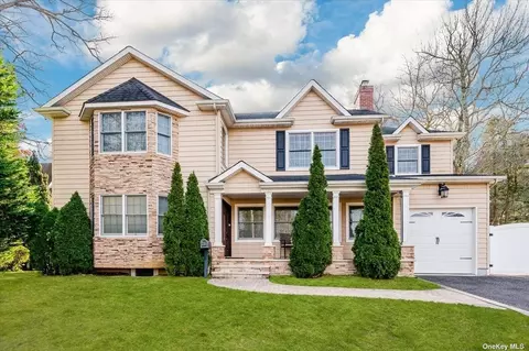 26 Marion Ave, Merrick, NY 11566