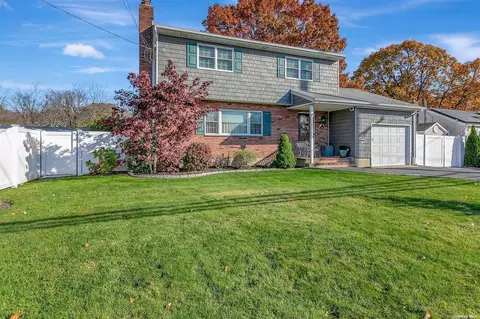 82 Saxon Ave, Bay Shore, NY 11706
