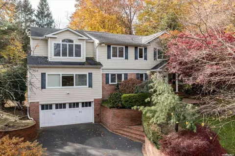 340 Chestnut Dr, East Hills, NY 11576