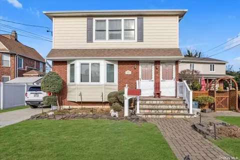 100 Stella, Lynbrook, NY 11563