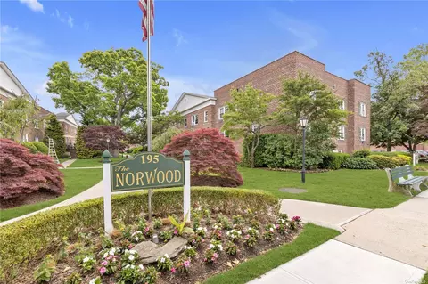 195 N Village Ave #D3, Rockville Centre, NY 11570