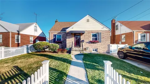 117-15 240th St, Elmont, NY 11003