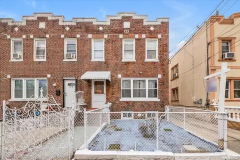 31-32 100th St, East Elmhurst, NY 11369