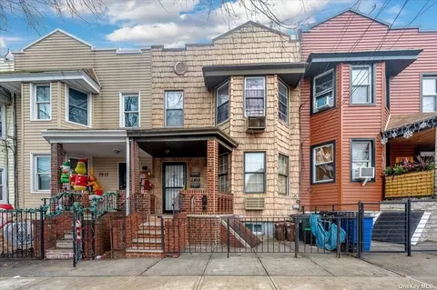79-15 60th Ln, Ridgewood, NY 11385