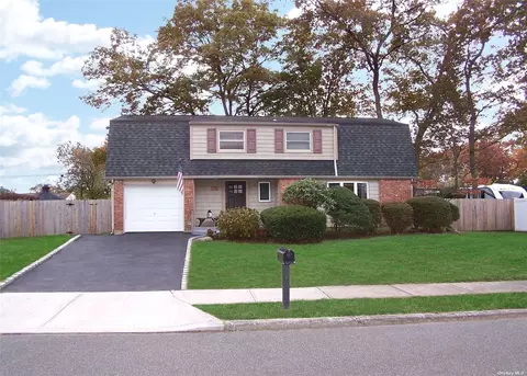 28 Hewes St, Port Jefferson Station, NY 11776