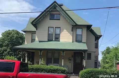 57-38 Brown Pl, Maspeth, NY 11378