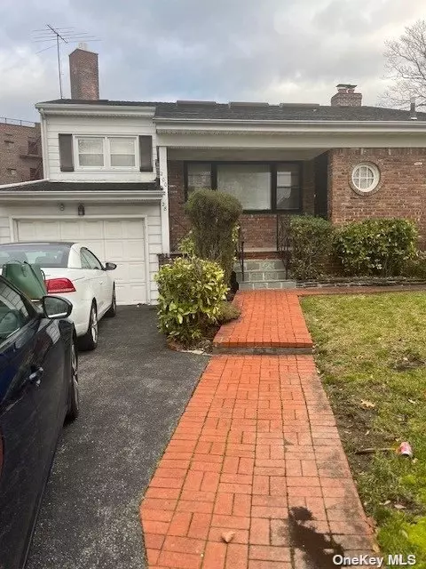 200-28 Keno Ave, Hollis, NY 11423