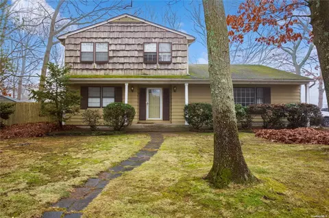 2 Erie Ct, Miller Place, NY 11764