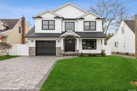 3552 Lufberry Ave, Wantagh, NY 11793