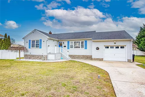 1477 6th St, West Babylon, NY 11704