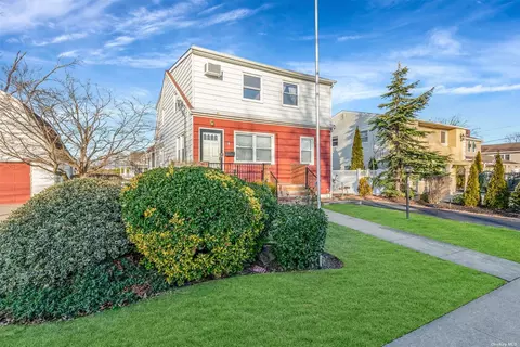 82 Alhambra Rd, Massapequa, NY 11758