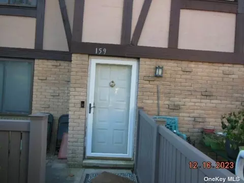 159 Skyline Dr #159, Coram, NY 11727