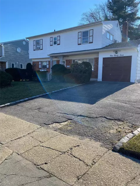 997 Cedarhurst St, Valley Stream, NY 11581