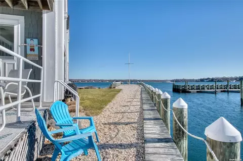 8 Oyster Pt #8, Greenport, NY 11944