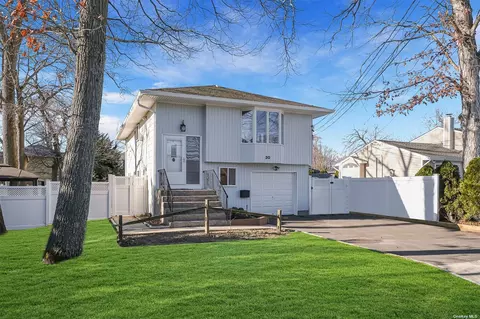 30 Princeton Ave, Smithtown, NY 11787