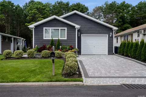 69 Village Cir #69, Manorville, NY 11949