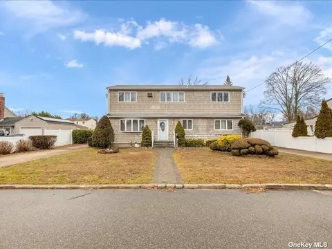39 16th St, West Babylon, NY 11704