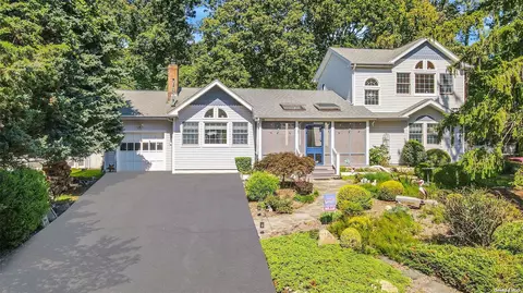 98 Sunset Blvd, Wading River, NY 11792
