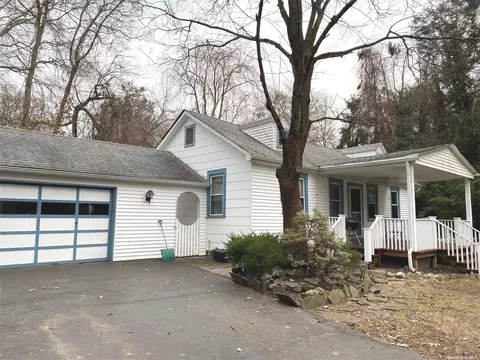 52 Deepdale Dr, Huntington Station, NY 11746